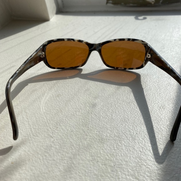 ❌SOLD❌Polarized sunglasses Elizabeth Arden - Picture 4 of 6